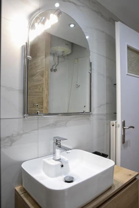 Stylish And Comfortable Apartment Athen Eksteriør billede